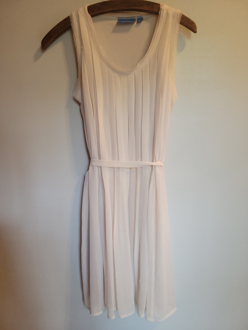 Simply Vera Vera Wang Pleated Cream Sleeveless Dress with Waist Tie Womens Small